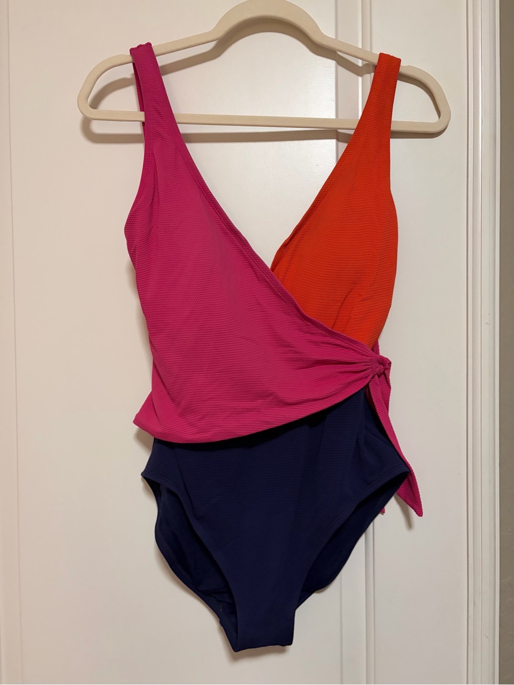 🌴☀️🌊Tommy Bahama Color block One-Piece Swimsuit Wrap Side Tie☀️🌴🌸 - Picture 3 of 12